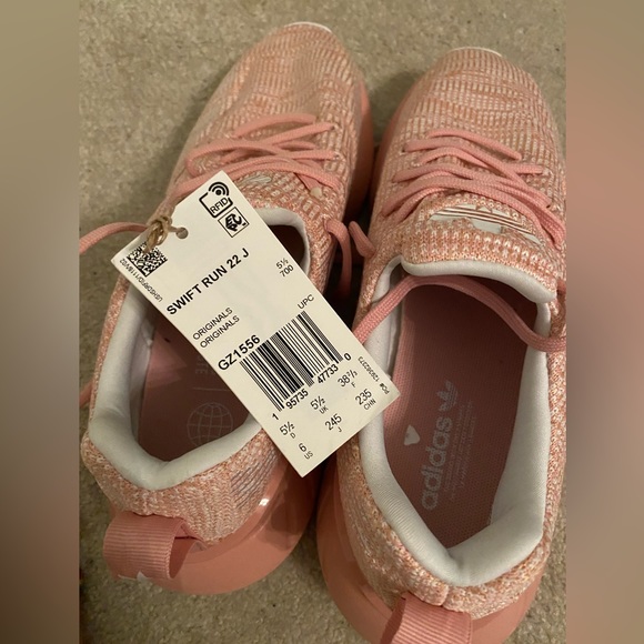 NWT Adidas Swift Run Pink Shoes - Picture 2 of 6